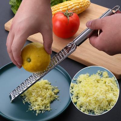 1 Stück Käse-Zitronenreibe mit Schutzabdeckung Edelstahl Küchenreibe Hobel mit rutschfestem Griff Spülmaschinenfest