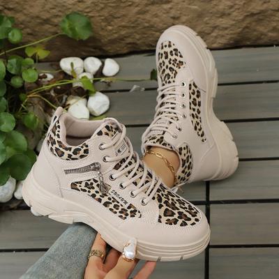 New Large-sized Casual Sports Shoes for Women, Fashionable Front Lace-up Sneakers