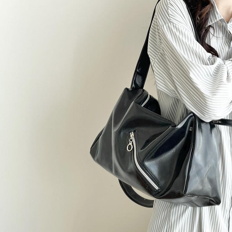Women's High Capacity Tote Bags Korean Style Soft Skin Retro Crossbody Bags Niche Leisure Versatile Fashion Black Shoulder Bags