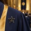 Broche Épingle de Diplôme 2026, Broche à Revers Émail Chapeau de Diplôme Étoile Rouleau de Papier, Badge Commémoratif Classe de 2026 pour Lycéen Étudiant Universitaire