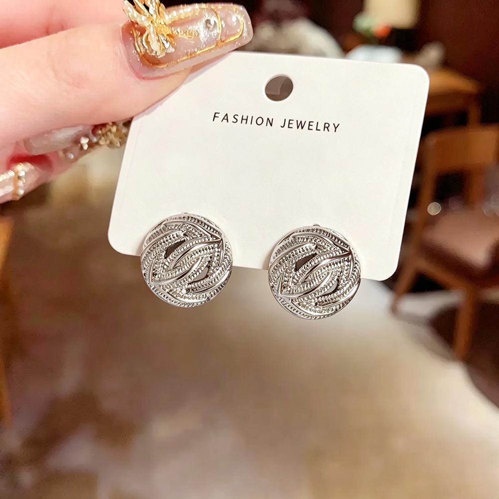 Elegant Retro Geometric Hollow Earrings - Women's Versatile Round Studs