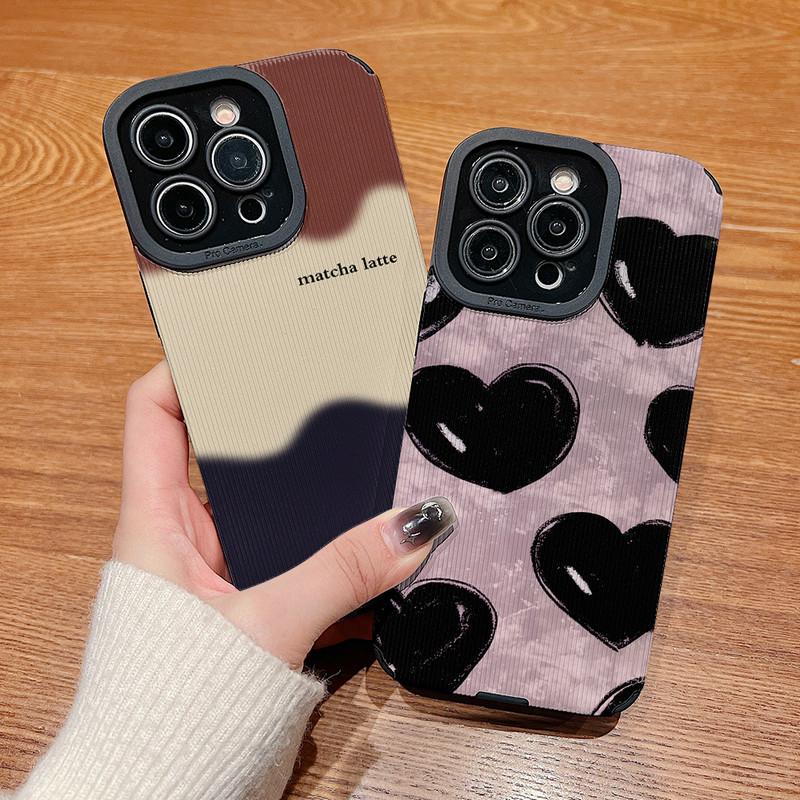 Vertikal genarbtes Lederhülle Liebes-Druckmuster Stoßfestes Weiches Silikon-Case mit Kameraobjektiv Vollschutz für iPhone