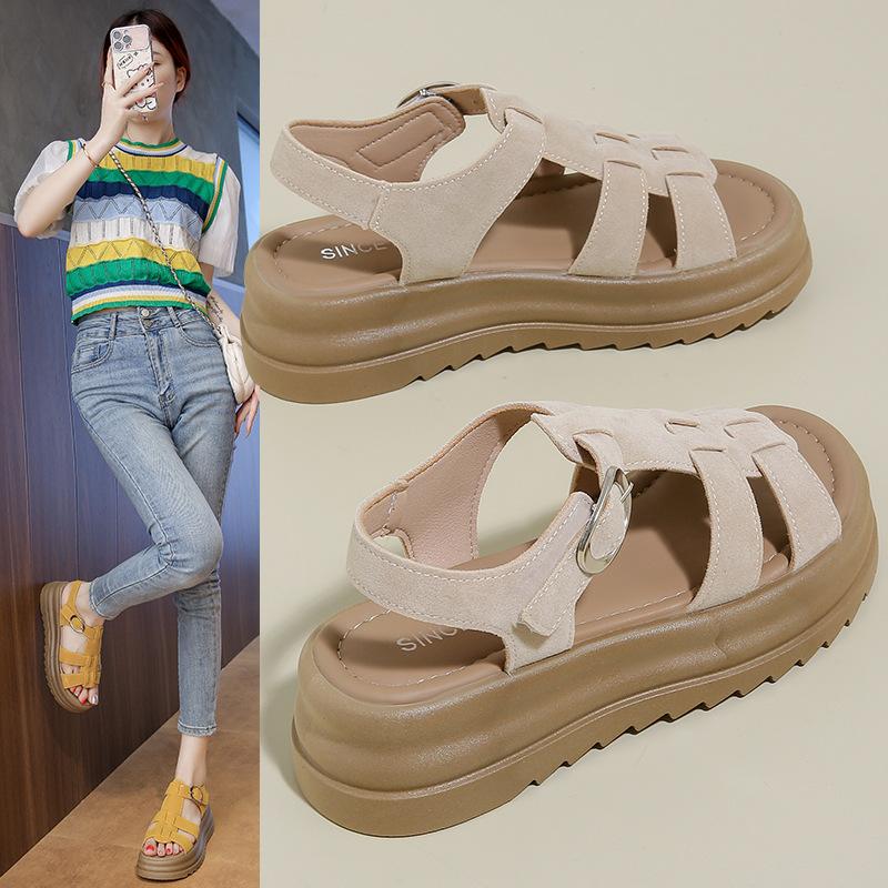Stepping on shit Roman sandals women's 2025 new versatile and comfortable summer outer wear thick-soled soft-soled beach shoes women