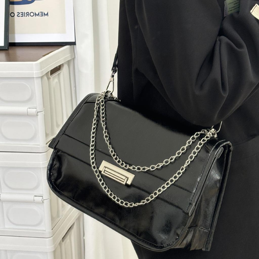 Premium Patent Leather Chain Stray Bag Women's Autumn and Winter Large-capacity Commuter Underarm Bag Student Versatile Shoulder Messenger Bag