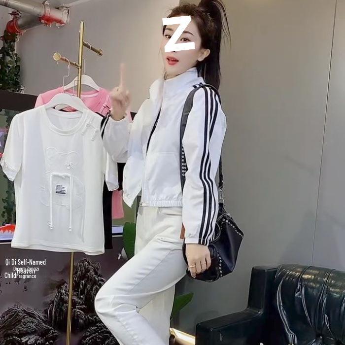 Dámská ultralehká rychleschnoucí větrovka s límcem pro jaro 2024