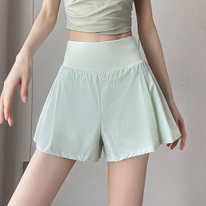 Women's Summer 2025 Quick-Dry Sports Suit: Fashionable Gym & Yoga Outfit with Anti-Exposure Shorts for Morning Runs.