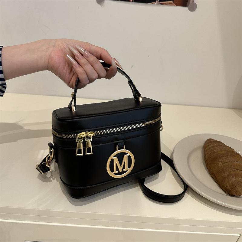 

New casual personality retro trend box bag women s niche design sense high-end versatile fashion messenger bag чорний
