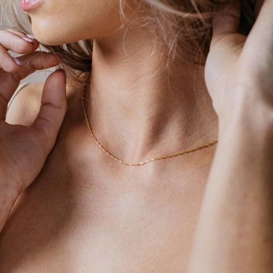 Women's European & American Minimalist Twist & Water Wave Chain Necklace
