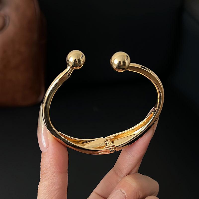 Women's Light Luxury Electroplated Gold Open Cuff Bracelet – High-End Metal Wristband Jewelry.