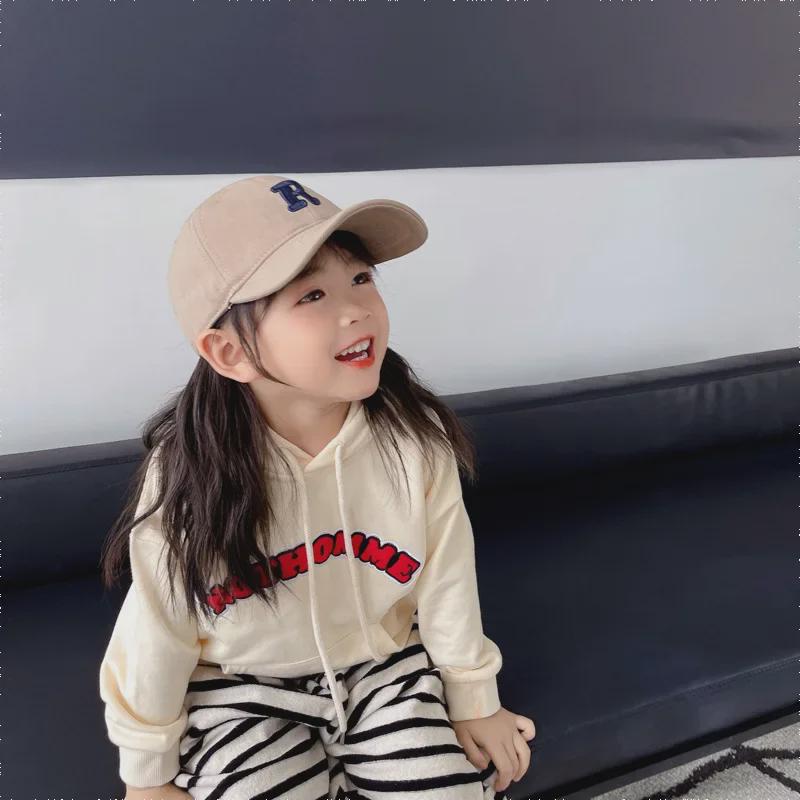 Children's Versatile Fashion Baseball Cap for Spring, Autumn, and Winter - Korean Style Letter Design for Boys and Girls, Trendy Duckbill Hat.