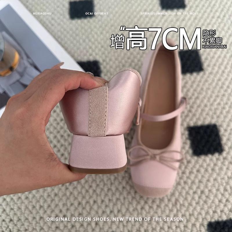 

Small retro bow thick heel inner height increase light mouth single shoes women s non-slip comfortable ballet Mary Jane high heels 34 срібний