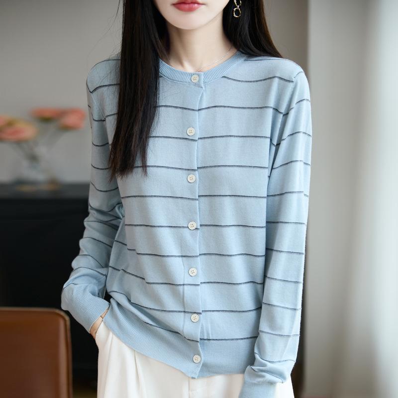 

Новый вязаный кардиган с круглым вырезом и длинными рукавами для женщин, свободный и универсальный полосатый топ в двух цветах для ранней осени M небесно-голубой