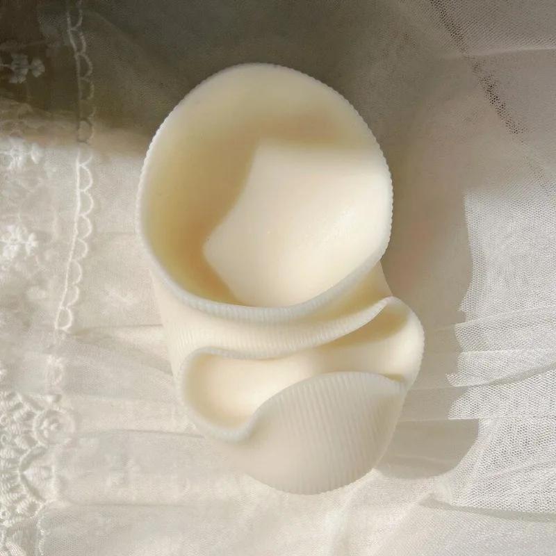 

Уникальная волнистая рифленая геометрическая полосатая форма для восковой свечи Эстетичная волнистая рифленая геометрическая полосатая силиконовая форма для восковой свечи Домашний декор белый