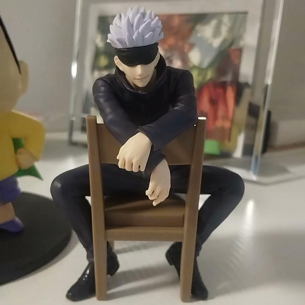 Figura Anime JJK GOJO SATORU Figura d'Azione Seduta giocattoli gojo Statuetta Gojo Ornamento Collezione Decorazione Regali per Ragazzi 18cm