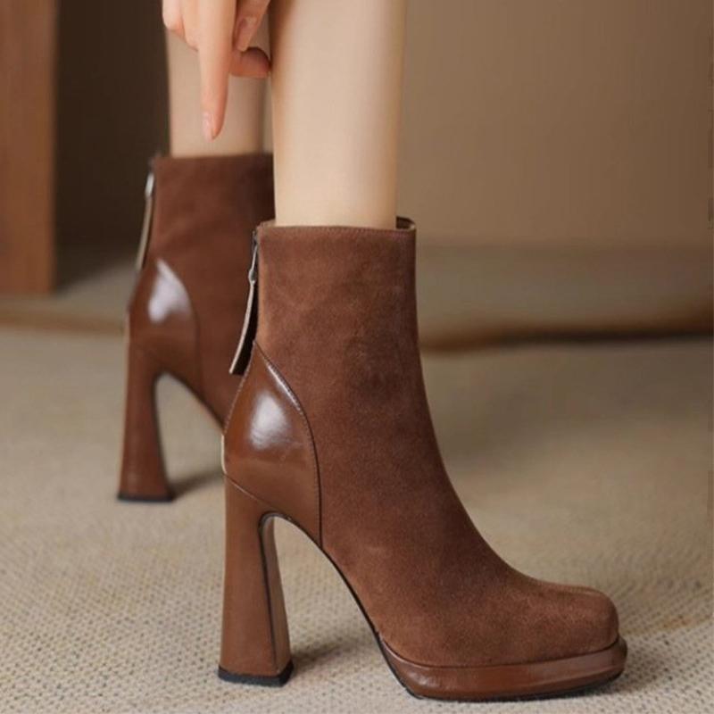 2026 Damen Stiefeletten Hohe Absätze Modeschuhe Klobige Luxus Damen Stiefel Winter Neue Designer Pumps Kleid Wildleder Femme Botas