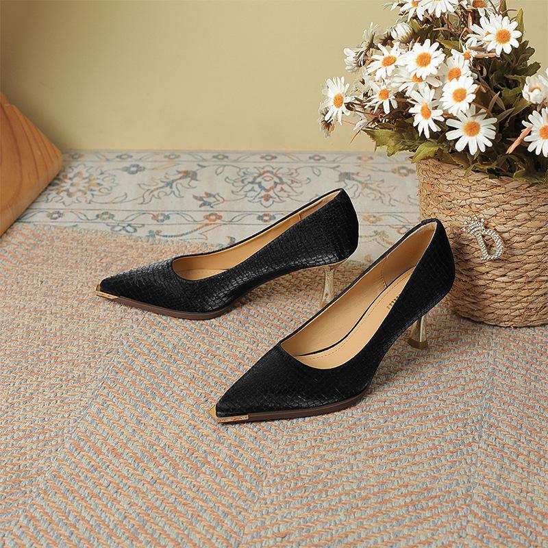 

Французские туфли-лодочки на высоком каблуке женские 2025 осенние новые модели с юбками острый носок противоударный тонкий каблук удобные для работы простые одинарные туфли 34 чёрный