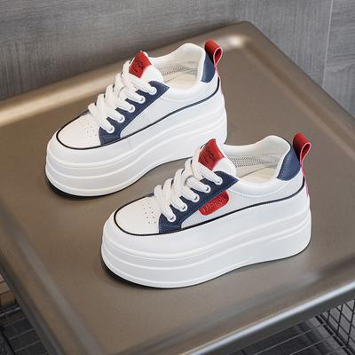 Kleine weiße Schuhe Damen 2024 Frühling, Herbst und Winter neue beliebte Samt-Innenerhöhung Board Schuhe Muffin dickbesohlte vielseitige Sport- und Lei