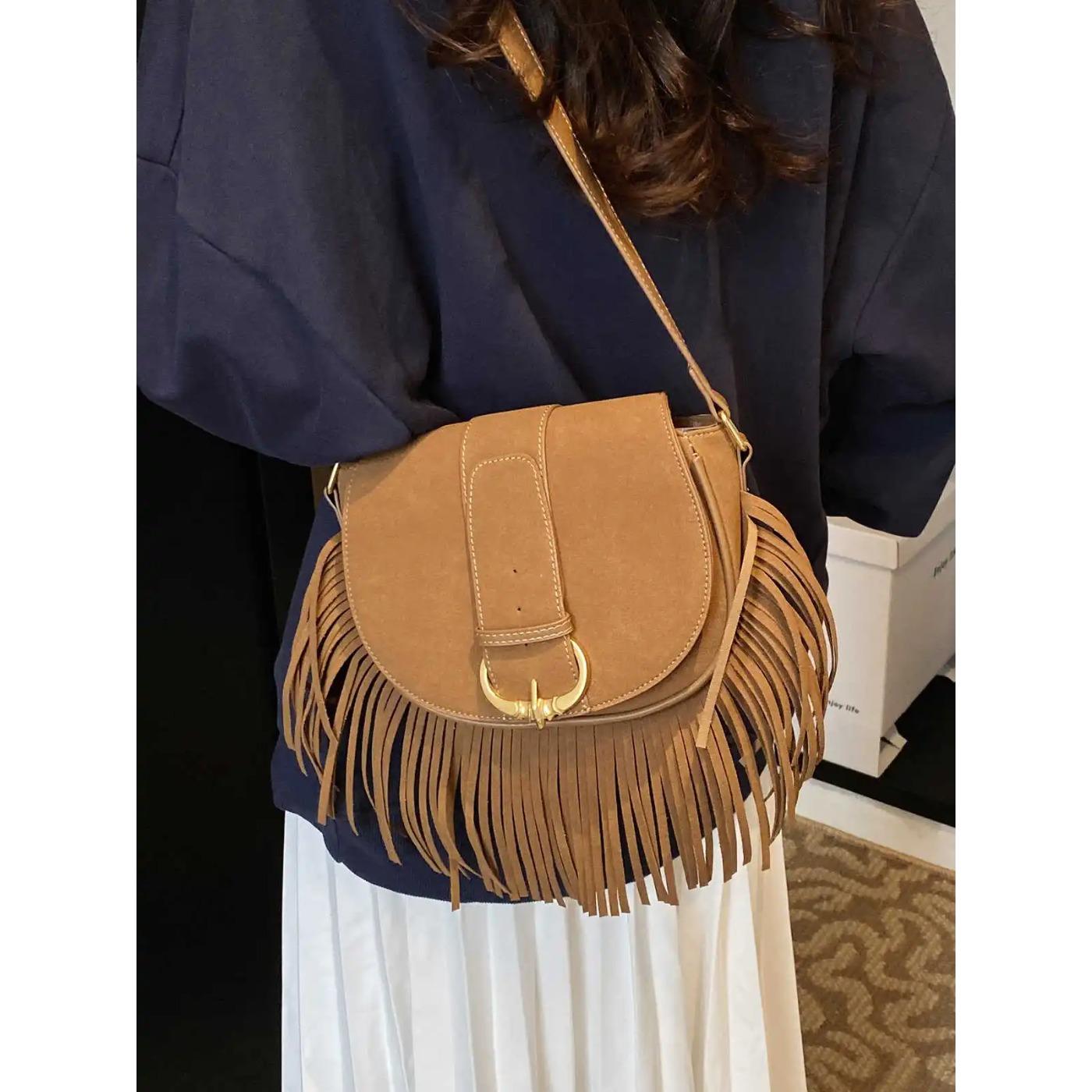 Женская сумка в стиле ретро с матовыми кисточками — фото 3