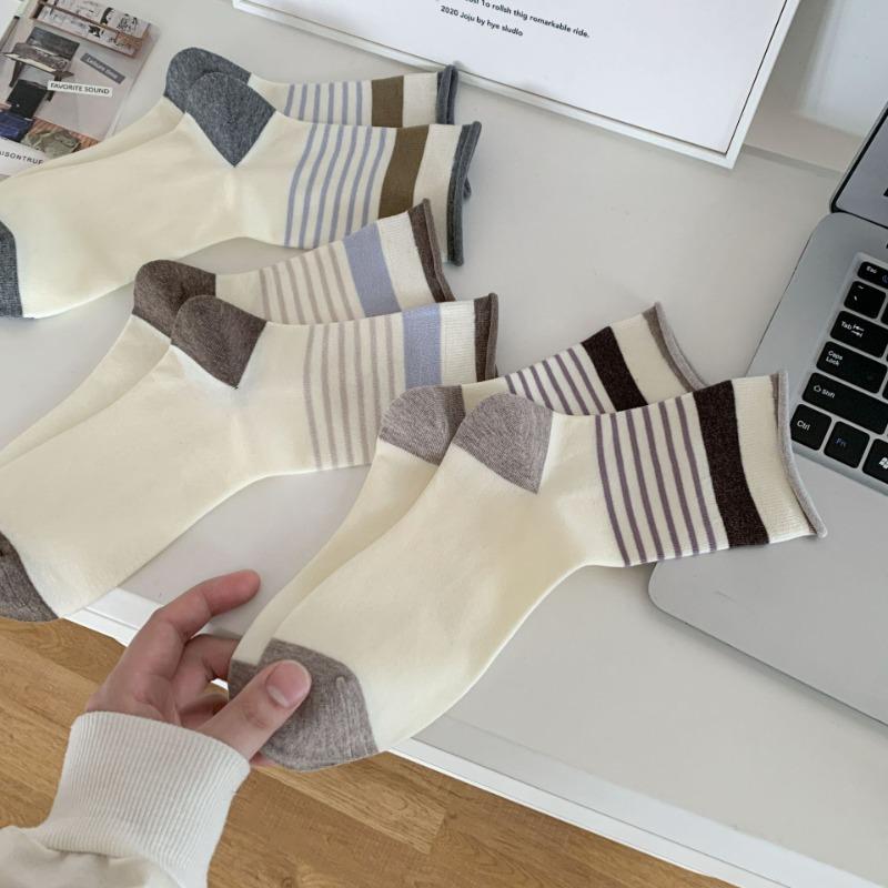 Women's Fall Trend Simple Striped Curled Boneless Mid Barrel Pile Cotton Socks