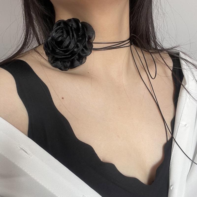 Yarn-Flower Choker Chain Delicate Neck Chain Classic Romantic Flower Necklaces Women Jewelry Flower Collar Necklace Gift