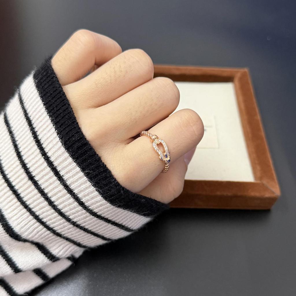 Dames Ring met Luxe Hoefijzer Gesp: Elegant U-vormig Ontwerp, Veelzijdig en Stijlvol voor Elke Gelegenheid