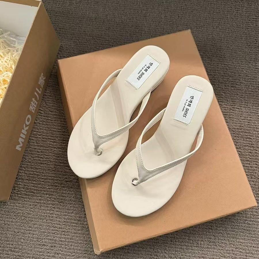 

2025 new commuter toe slope heel cool slippers women s summer flip-flops wear round head casual platform shoes 35