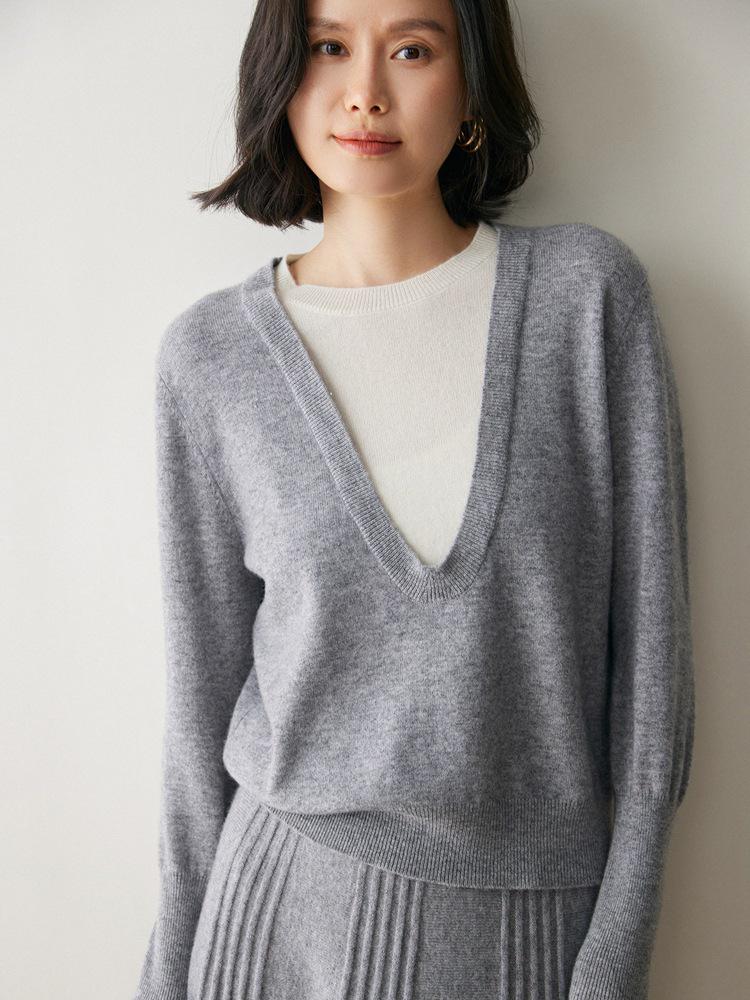 Round Neck Color Block Knit Cashmere Sweater - Loose Slimming Long Sleeve Fake Two-Piece for Autumn/Winter Women