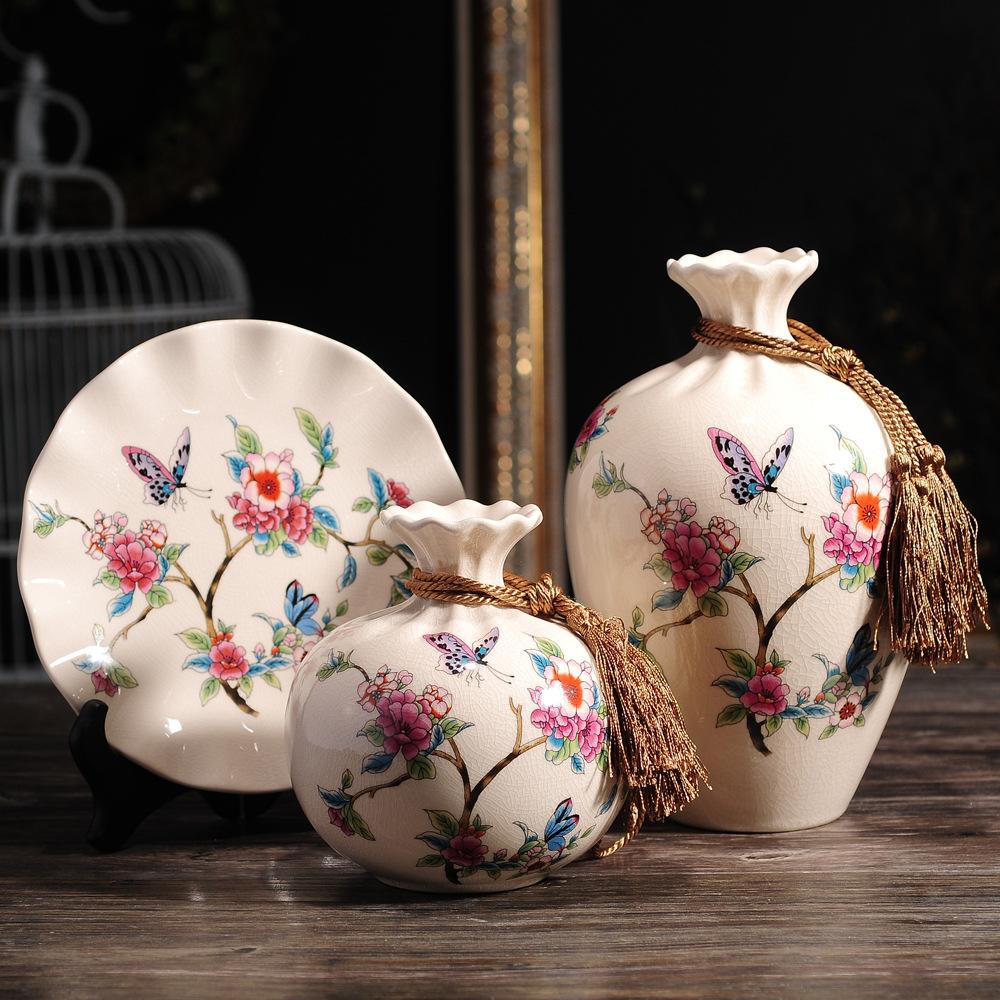 

Керамическая ваза, набор из трех предметов для украшения дома, цветочная композиция, европейский ретро-керамический орнамент