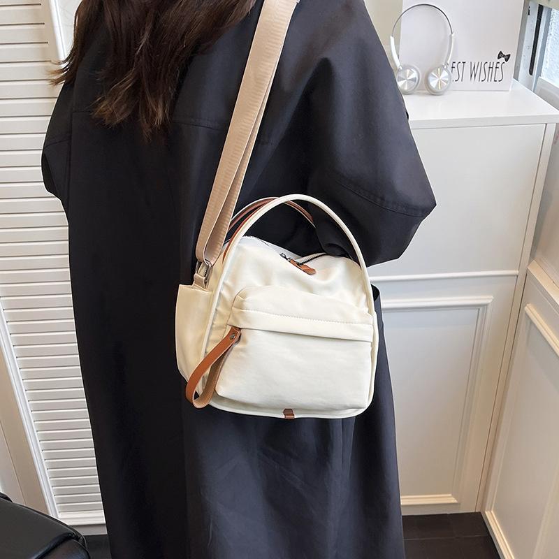 Compact and Stylish Casual Bag for Ladies - Crossbody Bag, Shoulder Bag for Commuting.