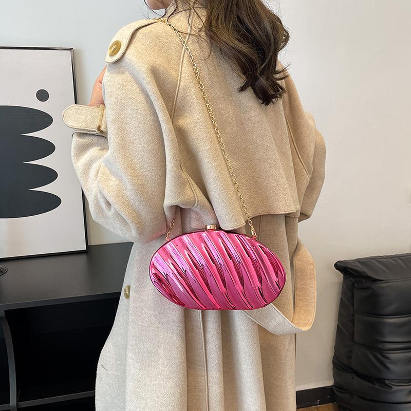 Exquisite acrylic leaf corrugated women's dinner bag 25 new niche versatile women's shoulder messenger bag