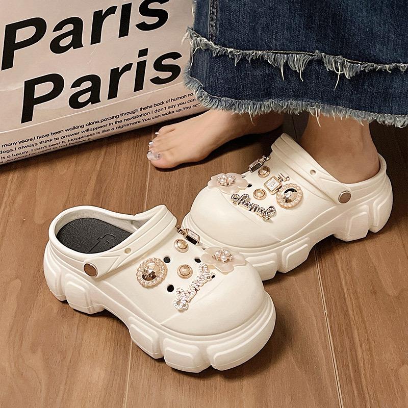 Stepping on shit feeling hole shoes women's summer thick soles increase height baotou fashion wear new beach soft soles cool slippers