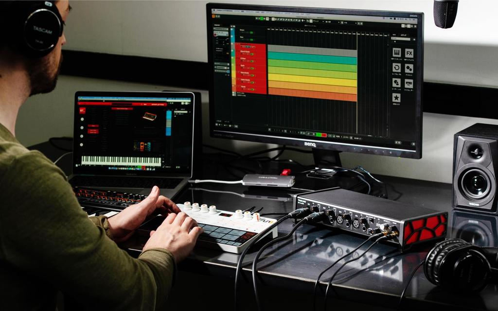 Tascam us-4x4hr - interfejs usb  audio, 4 wejścia, 4 wyjścia (oprogramowanie cubase le + sample tank)