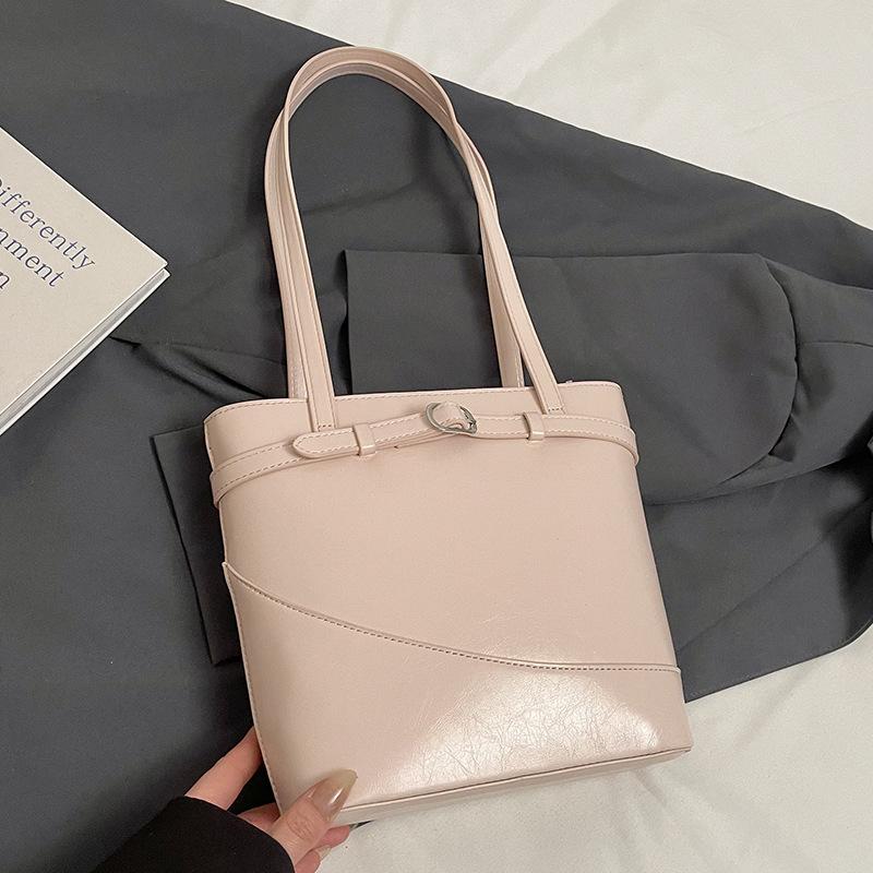 New Product Wholesale Fashion High Sense Korean Version Temperament Portable Bucket Bag Versatile Commuter Spice Girl Style Messenger Bag