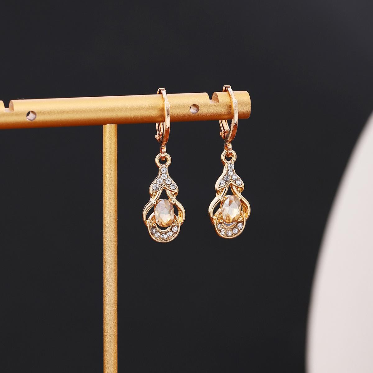 

French Elegant Purple Apricot Cat S Eye Zircon Hollow Ear Buckle, Retro Light Luxury High-End Temperament Diamond Earrings