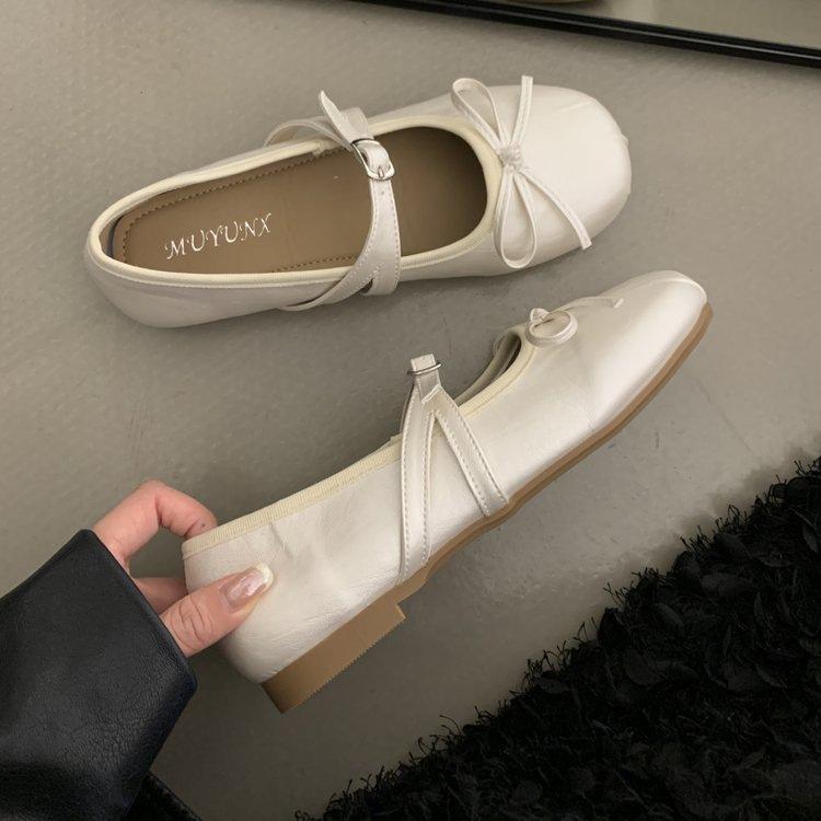 

Flat bottom shallow mouth single shoes women s 2025 autumn new soft sole with skirt Doudou shoes silver jk Mary Jane small leather shoes 40