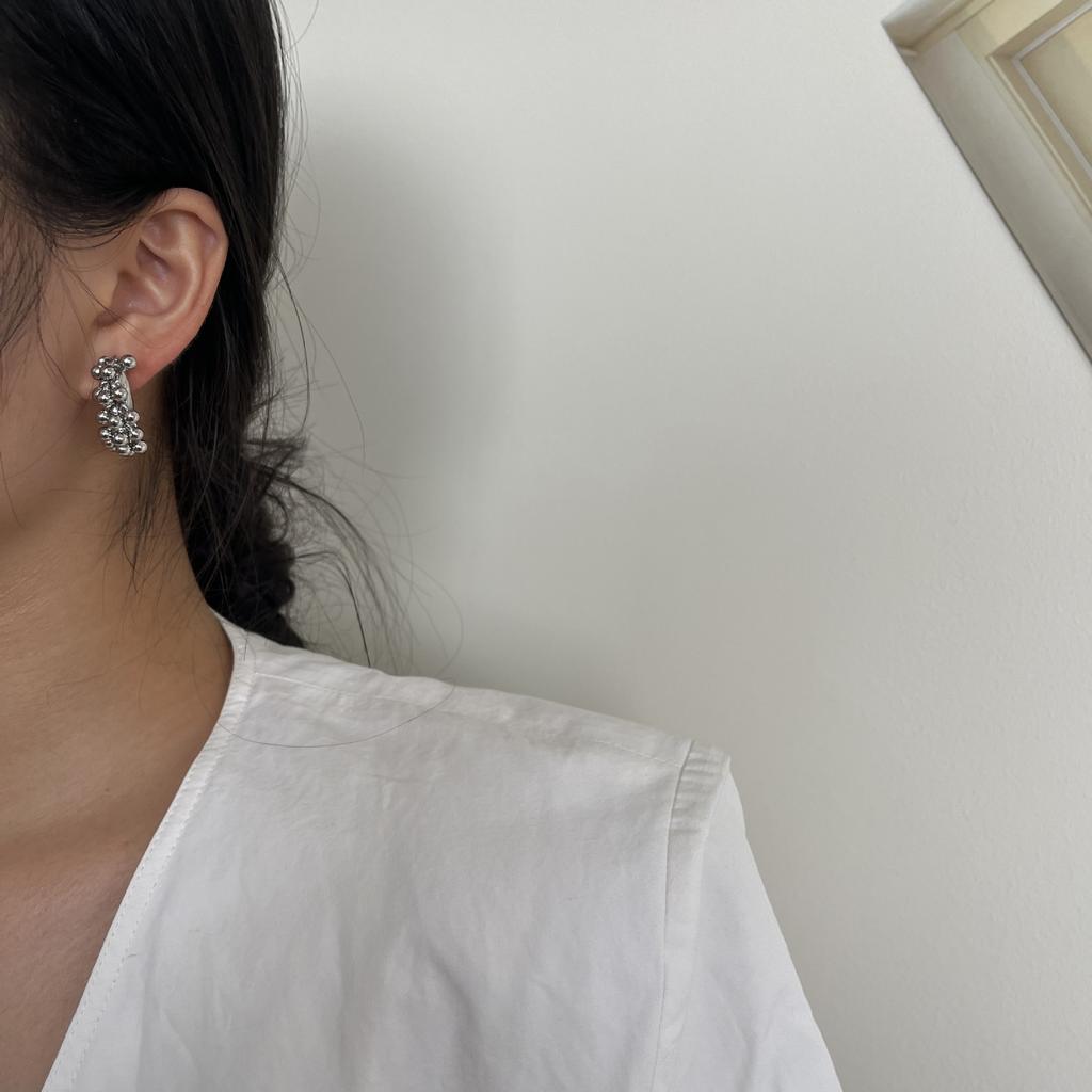 French Retro Pearl Metal Ball Fringed Earrings Women'S Personality Versatile Temperament Fashion Stud Earrings