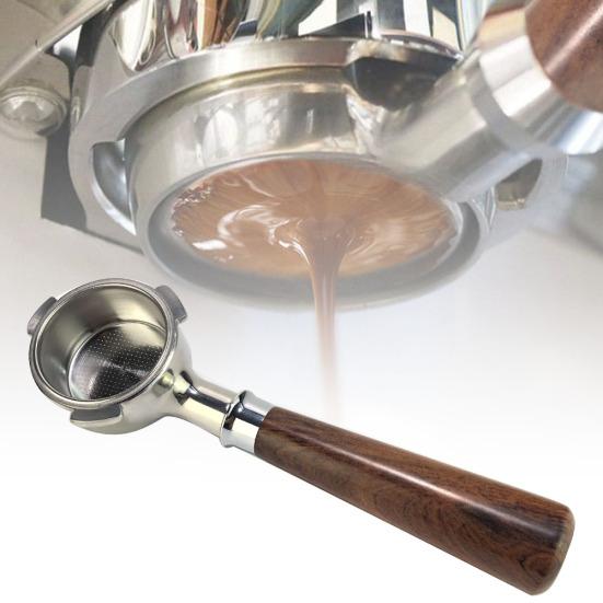 Қыз өзін еркелетіп, зорлықпен сипалайды. Онлайн көру.