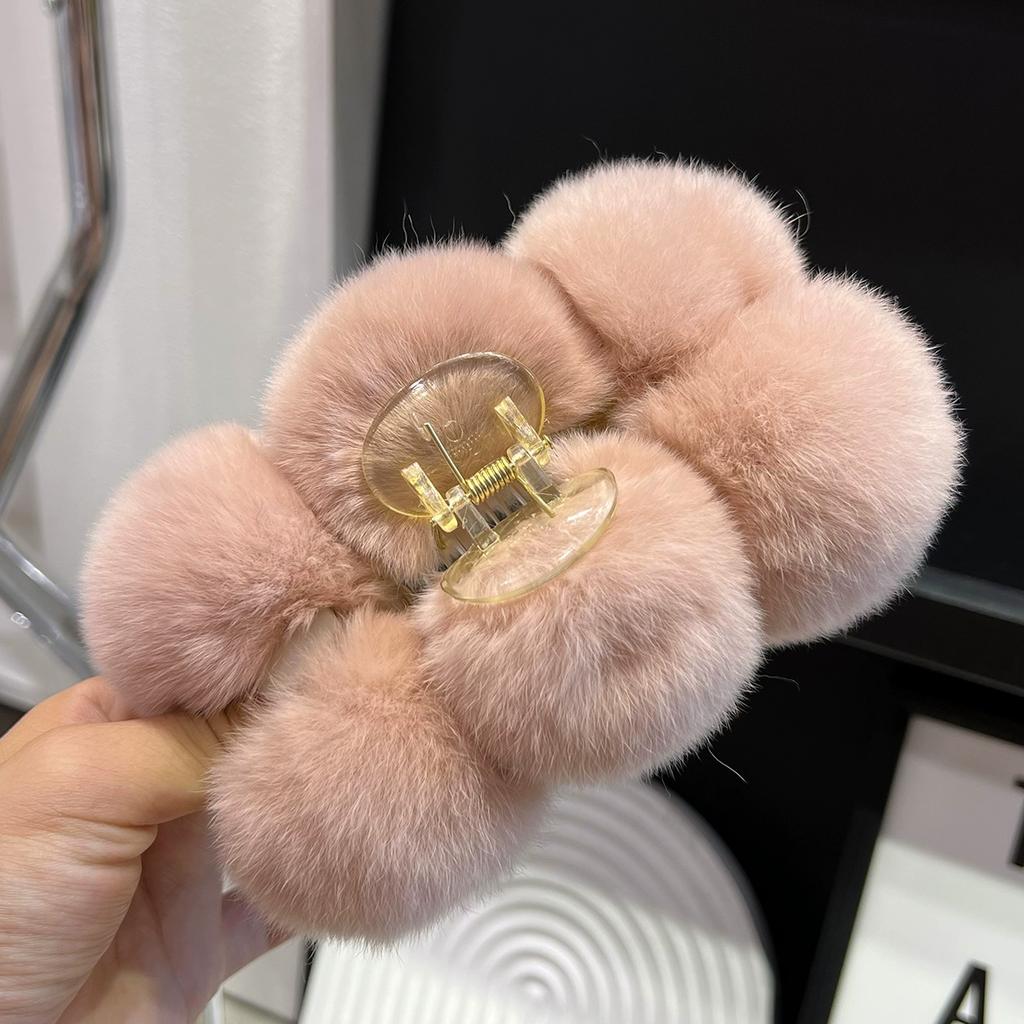Autumn and winter temperament model~ Rex rabbit hair ball grab clip large plush hair grab back head shark clip hairpin headgear
