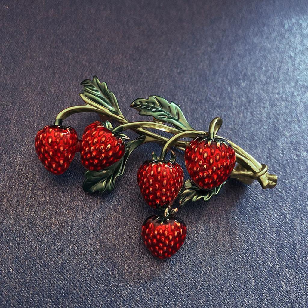 Unique Rhinestones Strawberry Brooch Pin Delicate Fashion Accessory Portable for Clothing and Bags Decoration Casual Wear