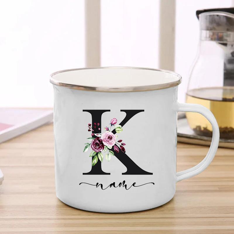 26 Initialen Schwarze Schrift Lila Blumendruck Emaillebecher Kreative Kaffeetassen Reisebecher Personalisierte Geschenke Cupshe Trinkgeschirr Becher