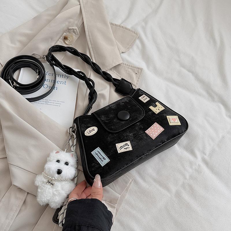 

2025 лето новая модель в иностранном стиле ins наплечная сумка-мессенджер сумка через плечо высокой ценности модная и простая женская сумка