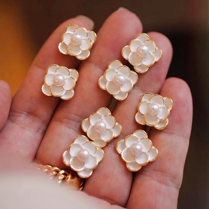 Natural freshwater pearl camellia earrings women's summer light luxury high-end s911 silver needle French niche flower stud earrings