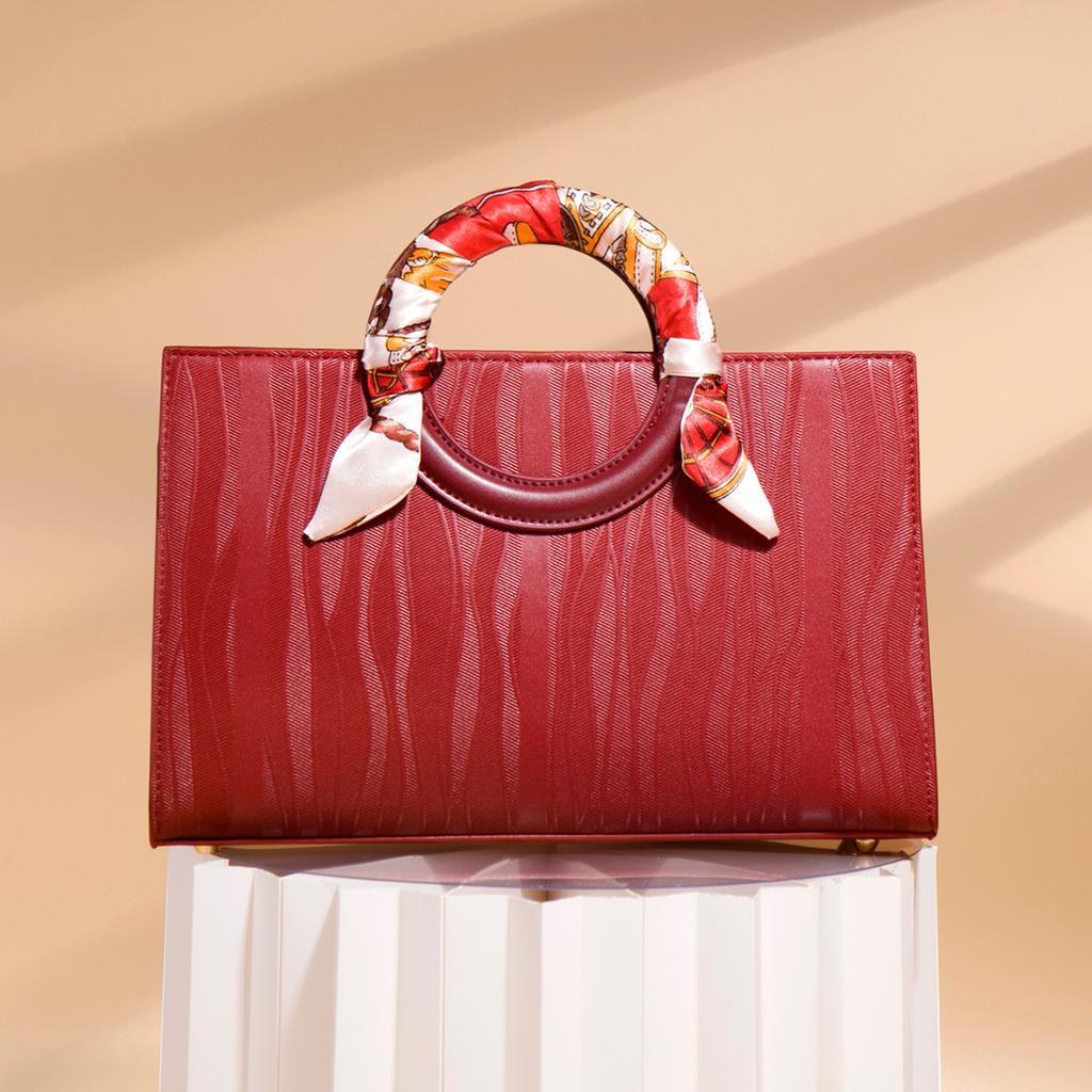 Mom's bag 2024 new fashion niche design large-capacity shoulder handbag bridal bag for women