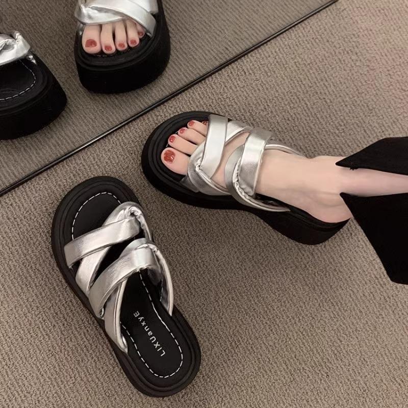 High-value beautiful slippers women's summer 2025 new versatile explosive casual muffin thick-soled heightening sandals