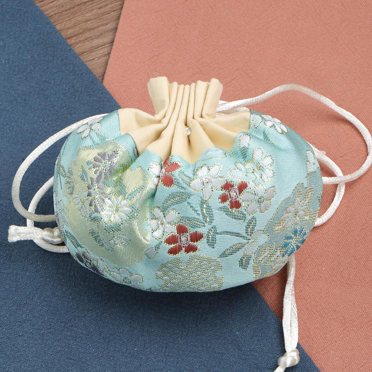 Dragon Boat Festival Hanfu Scent Sachet: Embroidered Mosquito Repellent Coin Purse Necklace