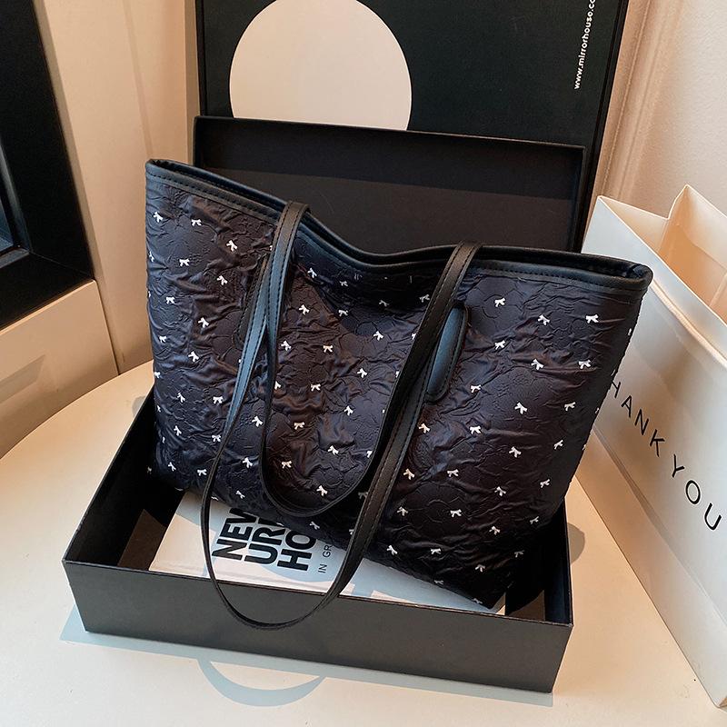 

Летняя новая модная тенденция принт с бантом большая вместимость повседневная на плечо портативная подмышечная сумка-тоут для женщин