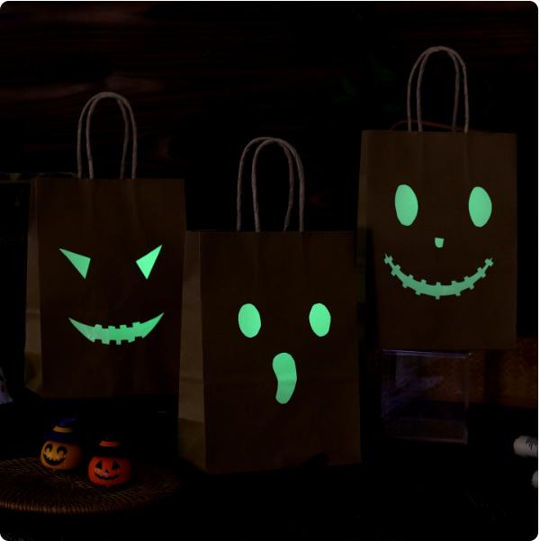 Wholesale Festival Party Gift Candy Packaging Bag Halloween Night Glow Kraft Paper Handbag Pumpkin Ghost Prints Trick or Treat