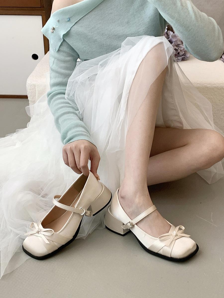 

French gentle satin single shoes women s middle heel 2025 new spring evening fairy style thick heel Mary Jane high heels 40 шампанского