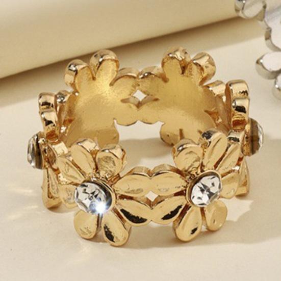 Round Metal Scarf Ring Clip for Women Flower Design Scarf Slide Buckle T-Shirt Ties Fastener for Shawls Dress Clothing Accessory