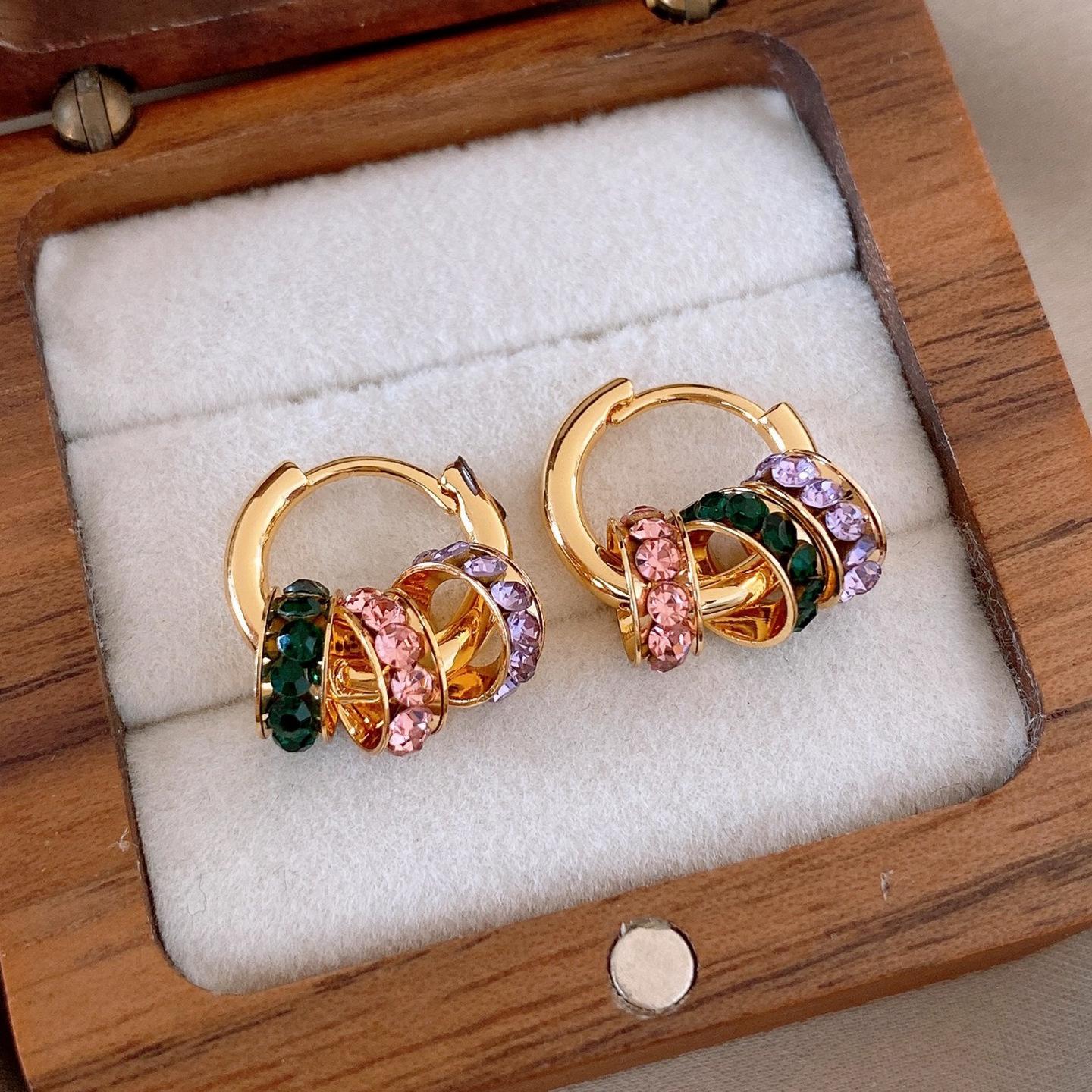 Серьги-кольца с фианитами, серьги-гвоздики, элегантный, универсальный дизайн